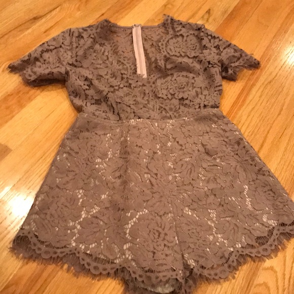 Tobi Other - Taupe lace romper with full back zipper by Tobi
